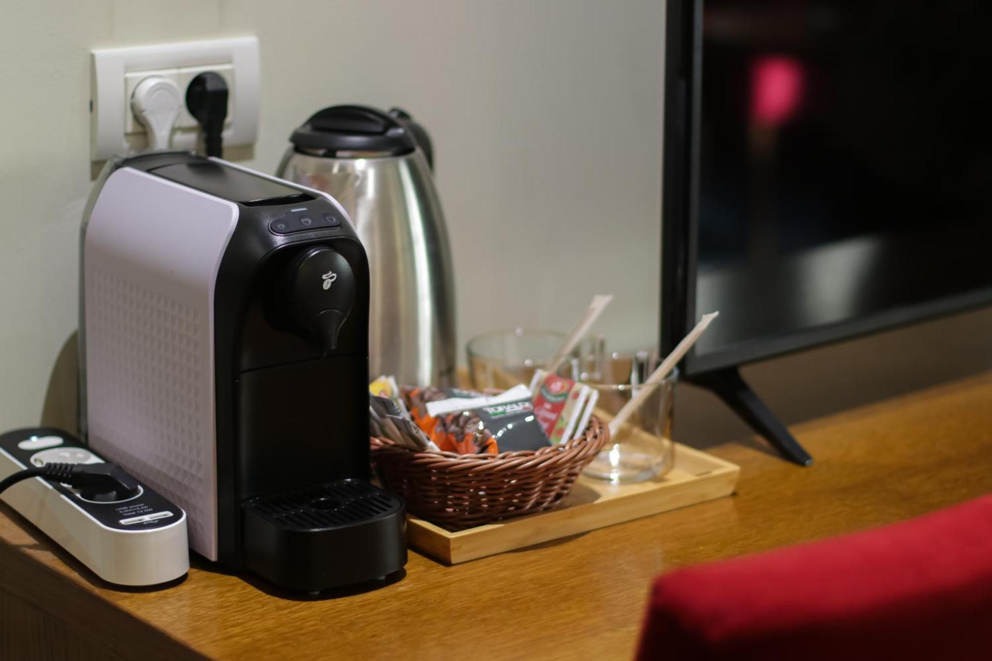 Opus Villa Sinaia Eksteriør billede A Nespresso coffee machine in a hotel room
