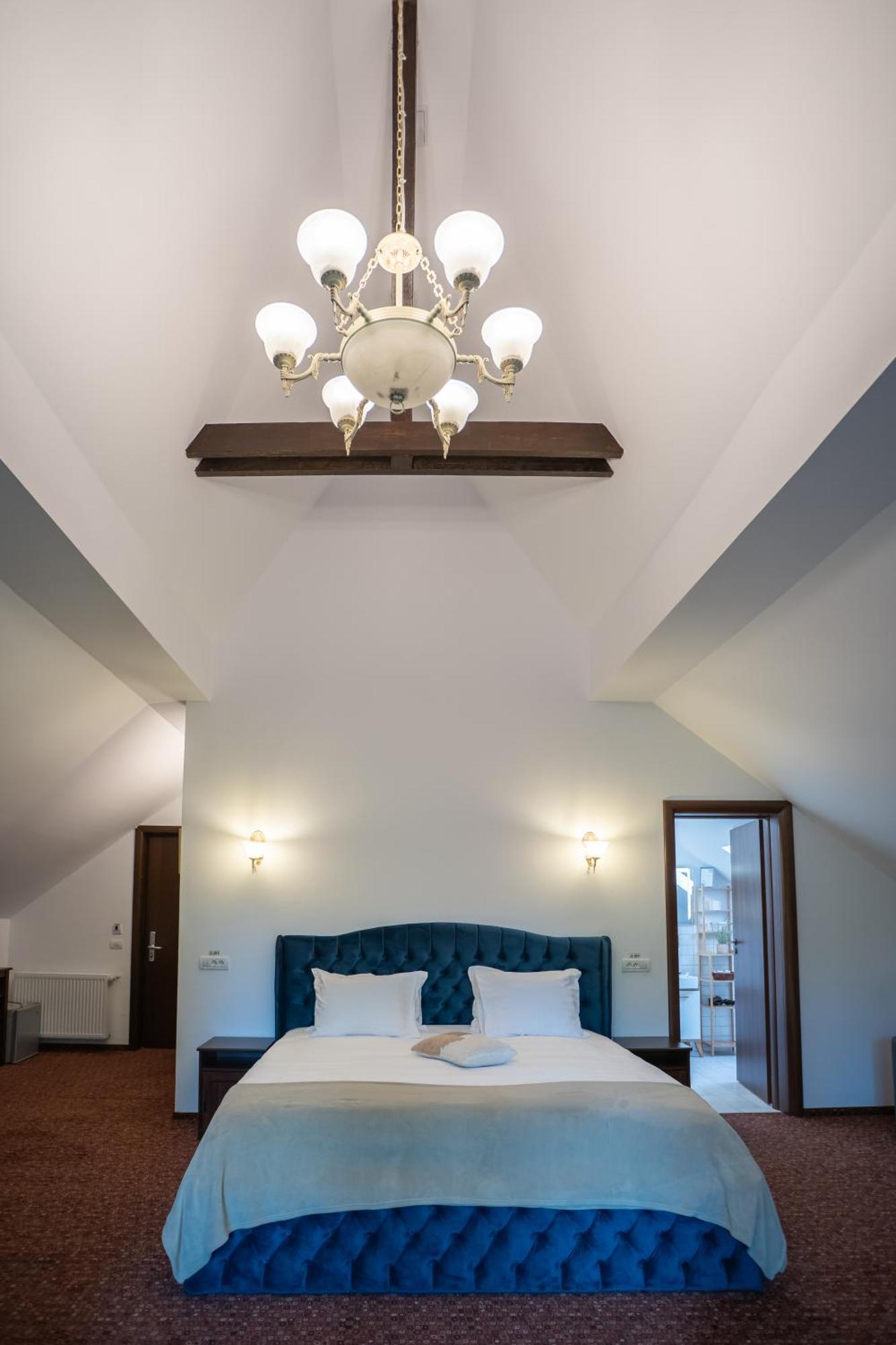 Opus Villa Sinaia Eksteriør billede A bedroom at the hotel