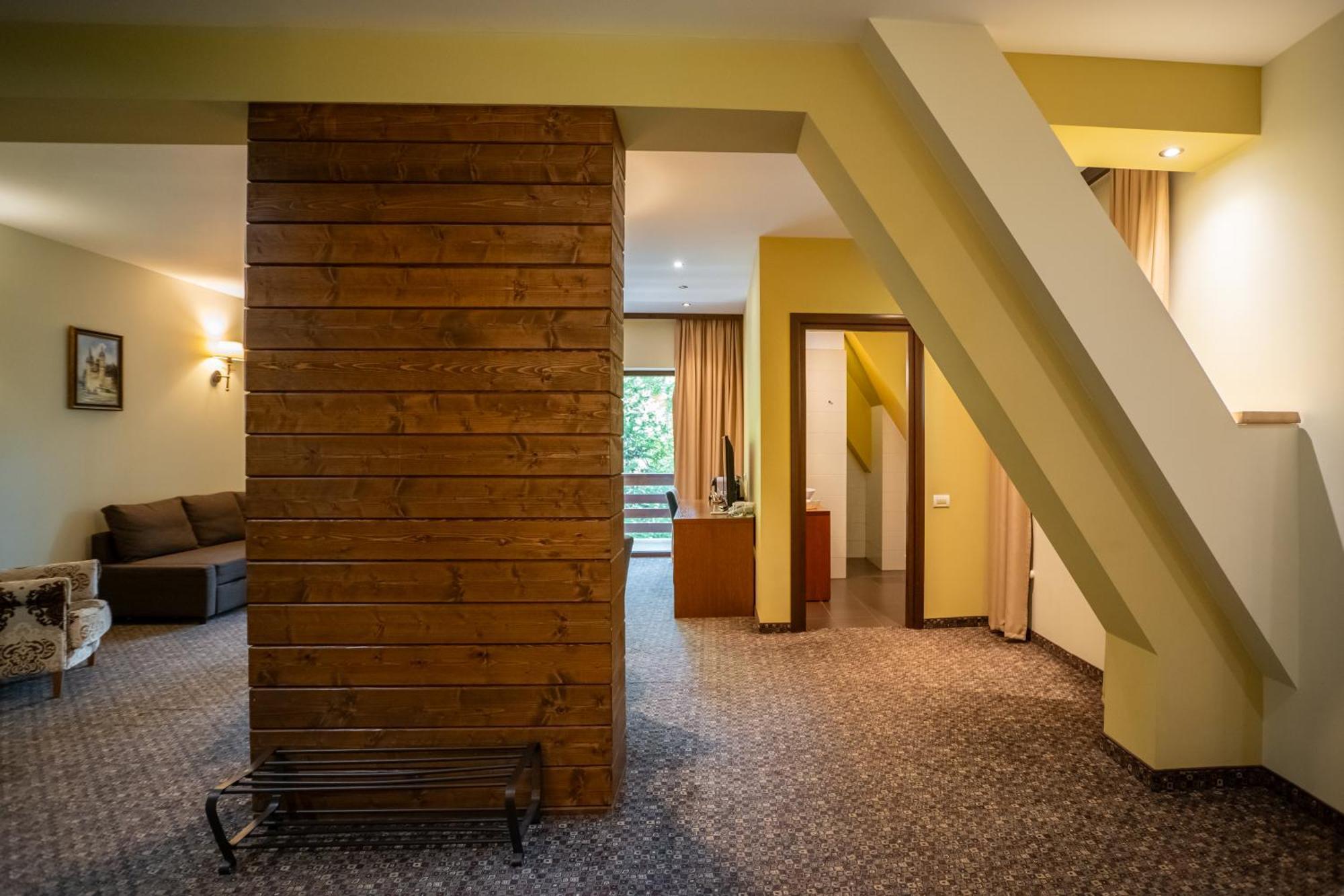 Opus Villa Sinaia Eksteriør billede Interior of a suite